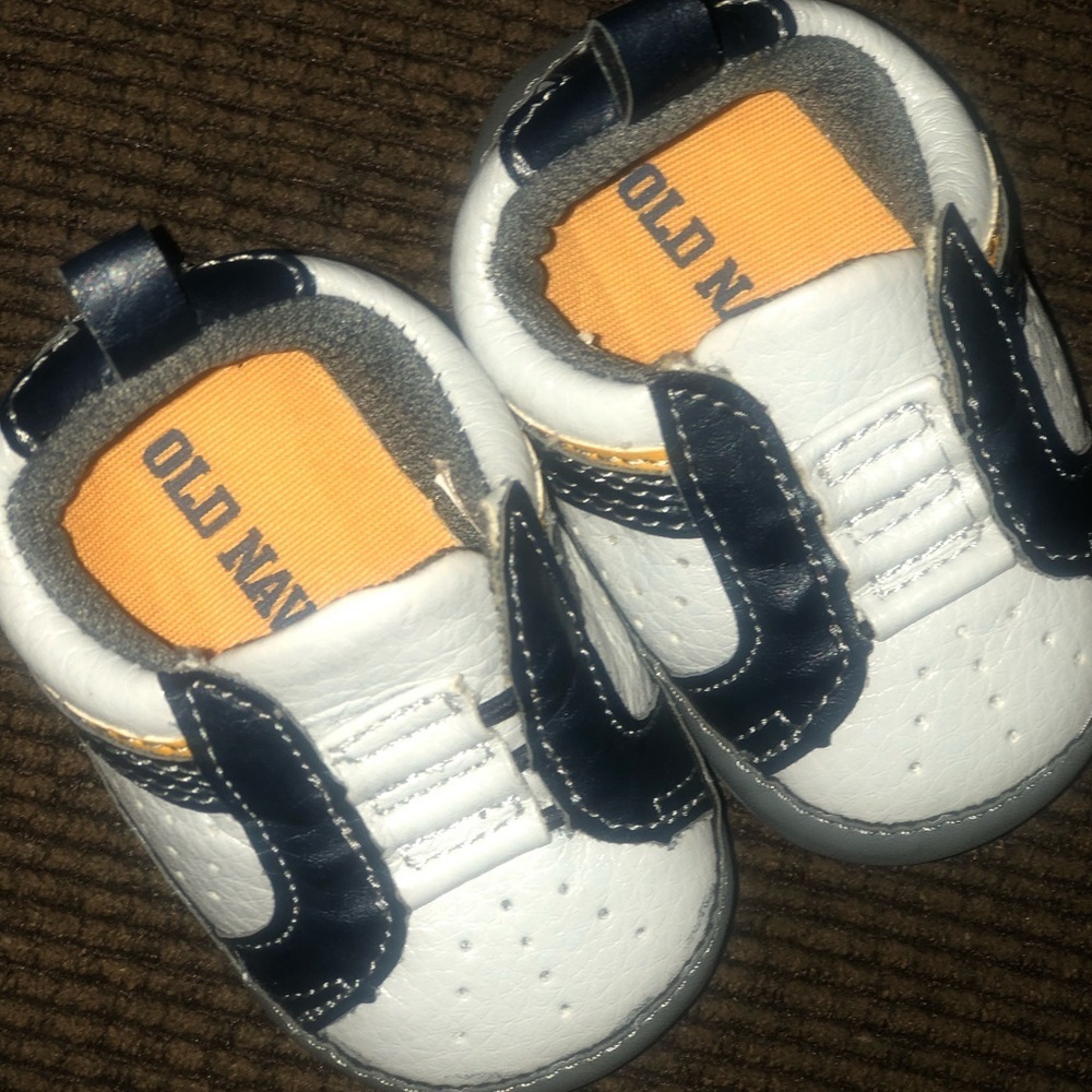 Baby boy sneakers 🐝✨